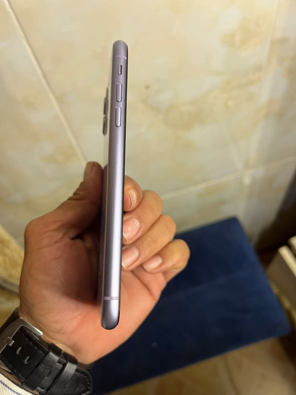 متاح ايفون 11عادي جهاز نضيف كلش مبدل بس شاشه تفصيخ  بطاريه92بلاديه  السعر 250 وبي مجال بسيط مكاني ديالى بعقوبه الحديد ***********
