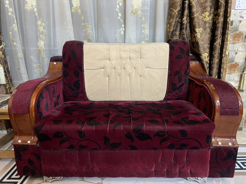 تخم قنفات (١٠) مقعد الموقع الحرية شارع ٣٠ السعر ٢٢٥ الف للاتصال ***********
