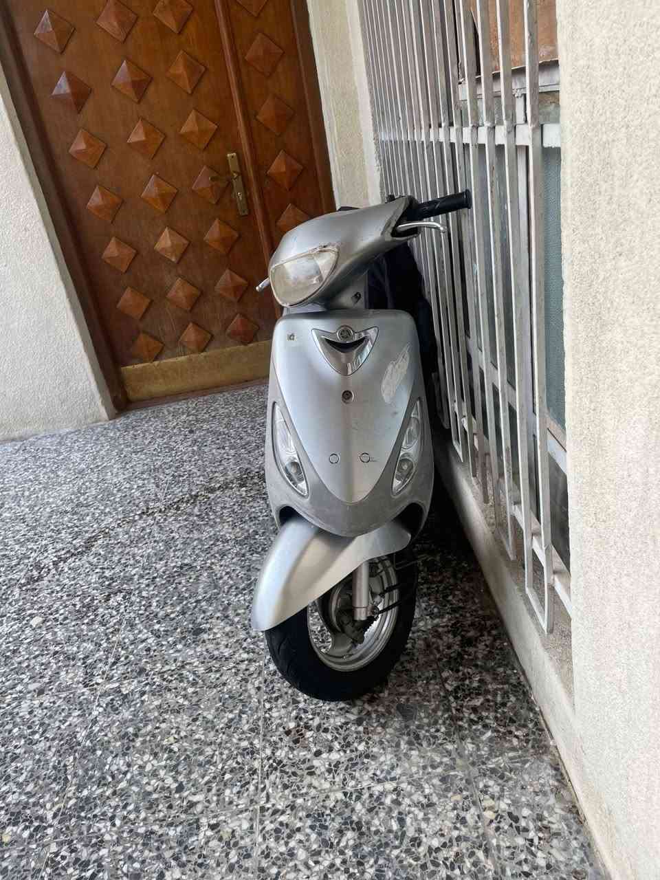 سلام عليكم ماكس منغوالي البيع دراجه كامله كمله بلادي كهربيات كله شغاله سعره550          ***********
