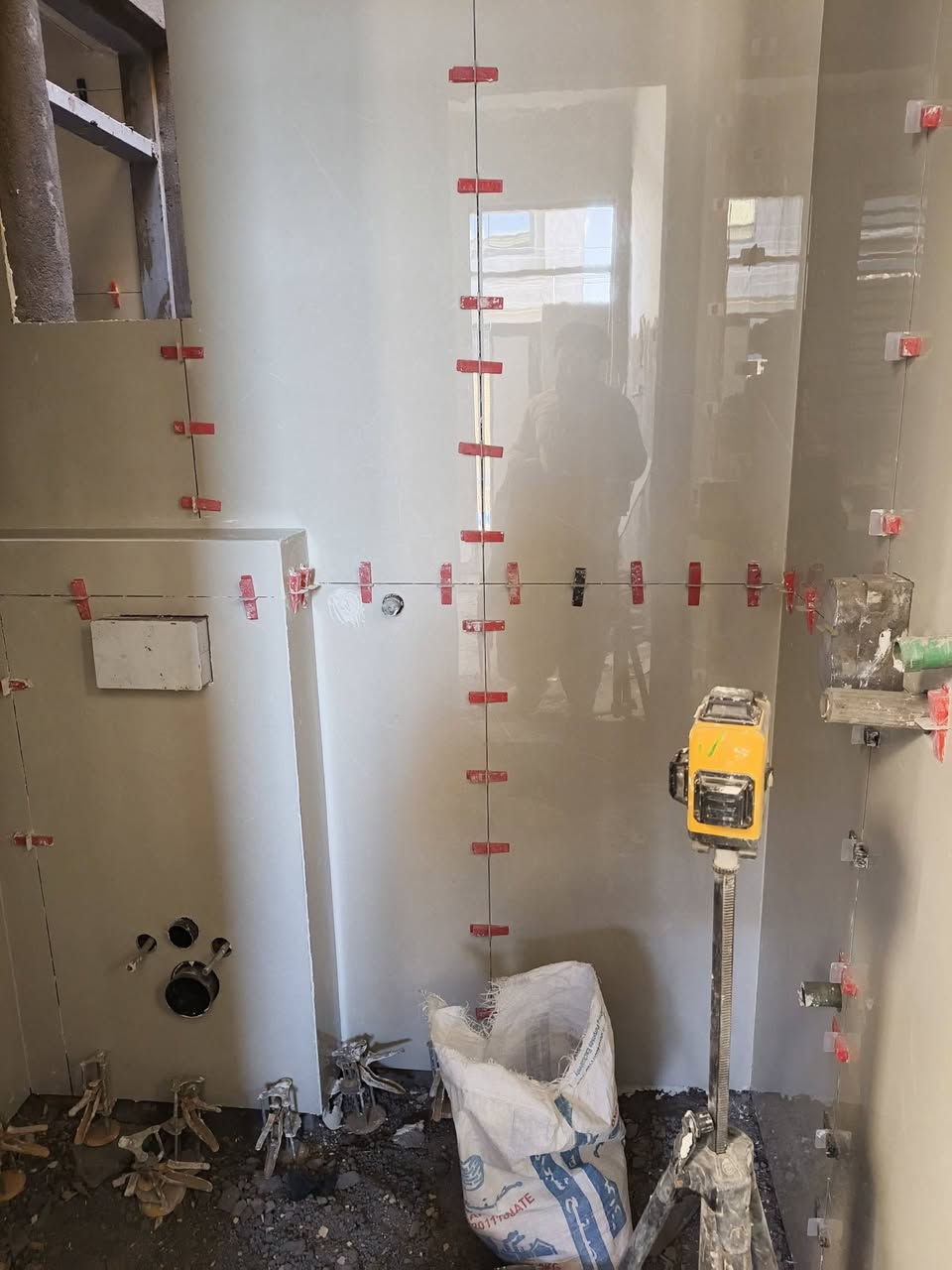 سلام عليكم ورحمه الله وبركاته خلفه سراميك شرط درجه اولى التزام بالعمل شغل مخافه الله خاص مفتوخ رقمي***********بيه وتساب
