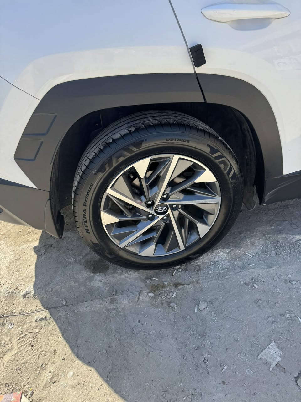 السلام عليكم توسان موديل ٢٣ كفاله عامه رقم بغداد ماشيه ٦٣ السعر ٢١٥ بيهه مجال حك الجيه 
***********
