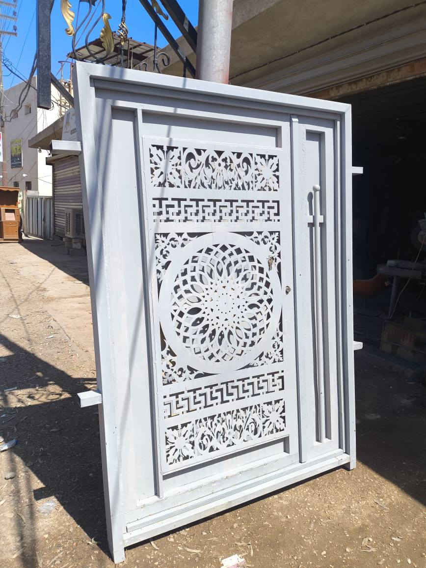 باب مستعمل ومجددها وصابغها زنجاري 
عرض متر ونص ا
رتفاع مترين و10
السعر 150 الف مكان البوبيات قرب اسواق برتقاله 
*********** كربلاء, العراق
