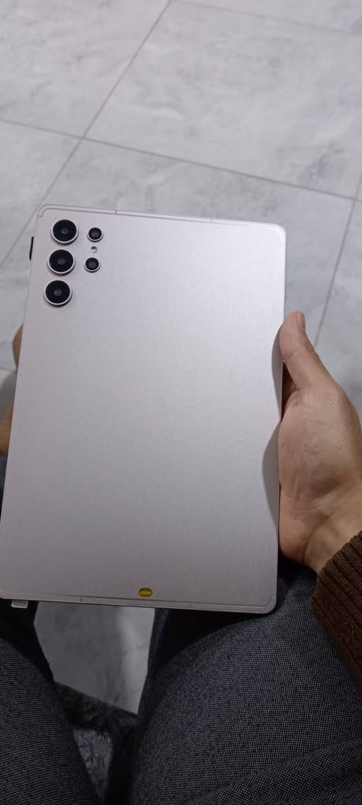 ايباد للبيع السعر 150 بمجال عن 140 المكان شارع 17 يم مطعم عمر يوسف الرقم ***********
