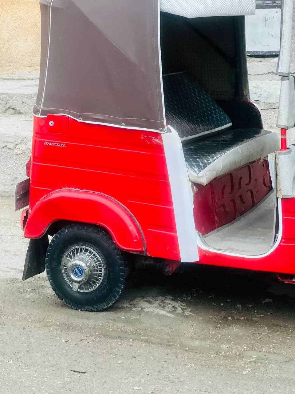 سلام عليكم تكتك موديل 18شهر 12 مرقمه كامله خير من الله ما عوزه شي كبل عله باب الله مصبوغه جمالي مكاني بغداد مدينت صدر سعره 5250 رقمي واساب ***********
