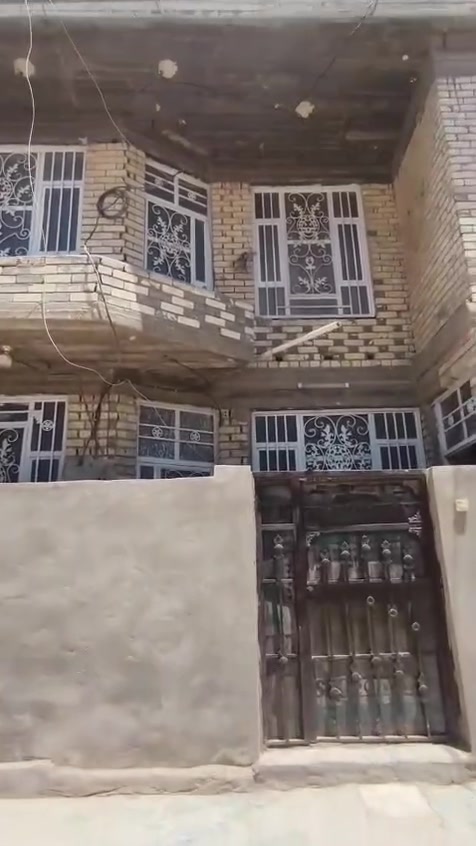 للايجار ،،،  بيت ٥٠م طابقين نظيف جدا في العبيدي بداية ملحق الرئاسه طابق الارضي استقبال ومطبخ وصحيات ومنور والطابق الثاني غرفتين نوم الاولى كبيرة والاخرى غرفه اطفال سويت حمام متوفر واير سحب ونت سعر الايجار ٣٥٠ قفل ،،، مطلوب عائله صغيرة ،، رب الاسرة  موظف


**إذا كنت صاحب هذا الإعلان وتريد حذفه لأي سبب، رجاءا أرسل رسالة إلى الدعم الفني**