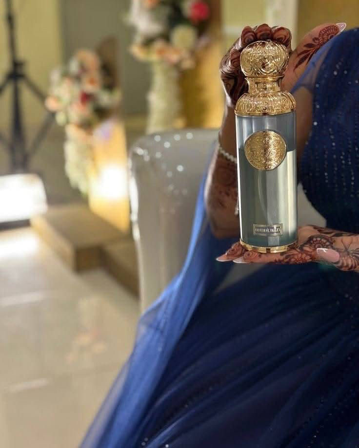 عطر قصة 🥹🩷

عطر قصة الوردي عطر انثوي جذاب ثابت وجميل 🩷

مقدمة العطر 
البرغموت ، الخوخ 🩷

قلب العطر 
الياسمين , الكراميل , الزهور 🩷

قاعدة العطر 
باتشولي , العنبر , المسك الأبيض 🩷

عطر امبريال (قصة) 🥹🩵

زيتي اصلي 🩵💎

و جودة عاليه ومضمونه🩵💎

 ذو ثباتيه ممتازه. 🩵💎

الجنسين 💎🩵
 
إفتتاحية العطر :  دافانا  ، البرغموت الایطالي والفلفل الوردي 💎🩵

قلب العطر : العنبر الأبيض ،  روزماري أفريقيا والعود 🩵💎

قاعدة العطر : الجلود ،المسك ونجيل الهند هايتي 🩵💎
__________
متوفر عطر قصه الوردي والازرق#الاصلي


**إذا كنت صاحب هذا الإعلان وتريد حذفه لأي سبب، رجاءا أرسل رسالة إلى الدعم الفني**