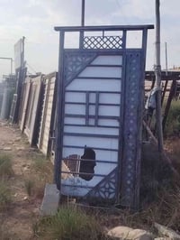 باب طلاكه وربع مترين ونص ارتفاع  للبيع مستخدم قليل نقص بس كابونه السعر...