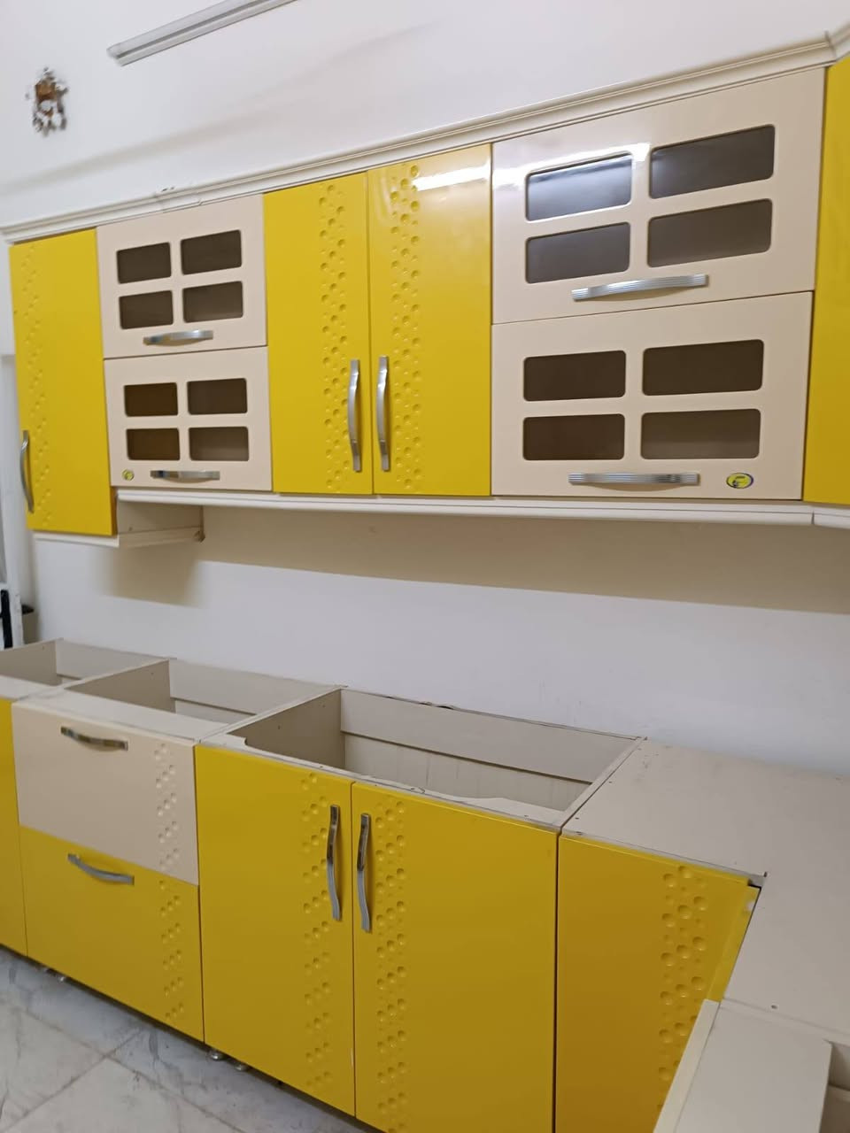 دار سكن طابو للبيع مساحة 125 متر واجهه 6 متر في كركوك حي الواسطي خلف معرض فراس الحمداني للسيارات طابقين
ط1 غرفة نوم مع هول واستقبال ومطبخ وصحيات وكراج
ط2 غرفة نوم مع بيتونة
ومجهز بكاونتر للمطبخ
للاستفسار أكثر الاتصال على رقم الموبايل
*********** واتساب
***********
مركز كركوك للعقار
كركوك شارع القدس فرع أفران الحياة مقابل حديقة جيهان
نستقبل جميع العروض بيع وشراء وتأجير الدور والعمارات السكنية والزراعية
