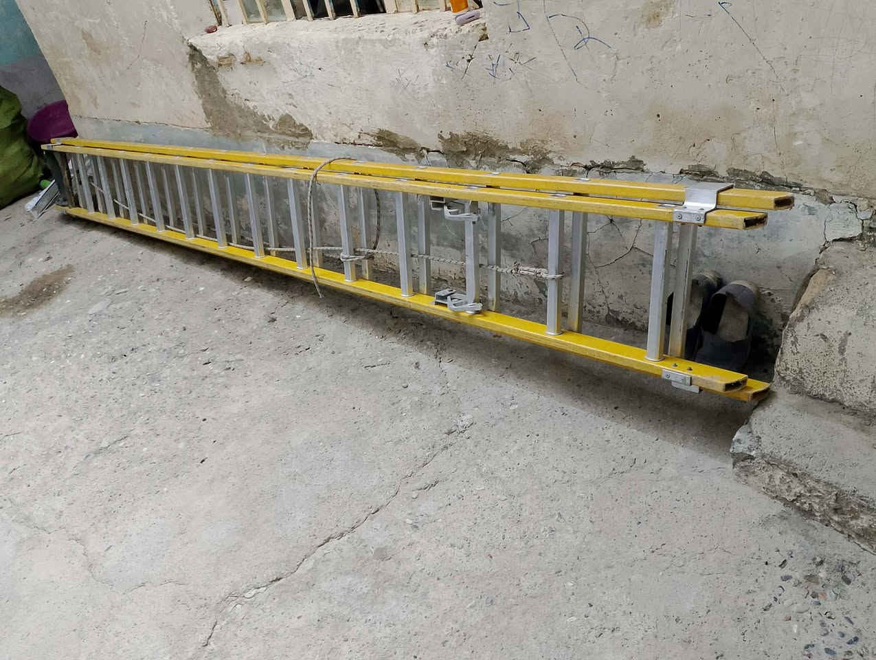 سلم كهربائي للبيع طول 8متر مال شغل نضيف اتصال ***********
سعر 150الف بيها مجال بسيط
