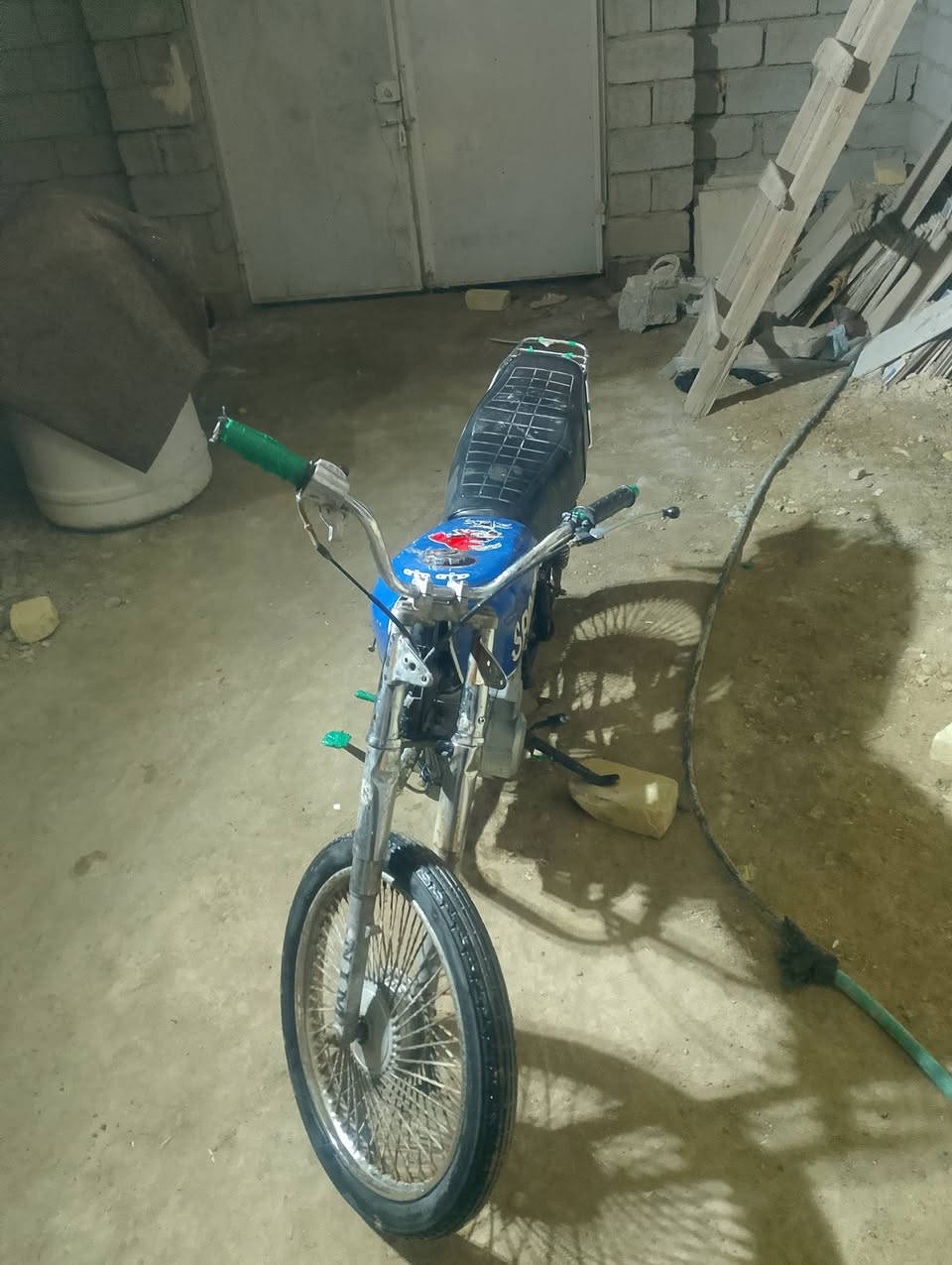 سلام عليكم
دراجه كلك شاصي 27 
مكينه 20 شبه 
مكينه بيه خيط تبخير قليل 
مكاني شطره 
سعر خاص / مو شراي لاتراسل وتعبني
هذه رقمي وبيه واتساب ***********
