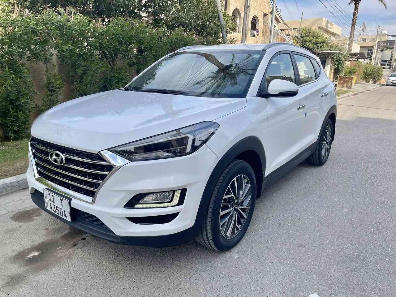 توسان خليجي موديل 2021 رقم بغداد باسمي سنويه ورقم هزه جديد ماشيه 54 مكفوله من الضربه والصبغ عدا بارد شبر  سياره جديده مواصفاته جنطه كهرباء 5 عدسان حساس امامي خلفي كشنات جلد كشنين كهرباء سايد بريك برجل مري شفط تبريد خلفي. تخم تاير سبير منازل بصمات عدد 2 مكاني بغداد الاطباء. السعر 217 

***********
