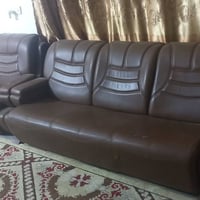 يوجد تخم جلد 7مقاعد سعرها 400وبيه مجال للاتصال 07875644004