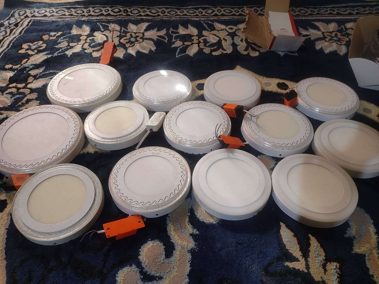 سلام عليكم كهربائيات لبيع مروحه شغاله شامي بوكس بلاستك ابو واحد 13 بوكس ابو ٣ عدد ١٥ واير سمنس ٢ونص لفه لد سقف ظاهري عدد ١٣ مكاني رفاعي ***********
