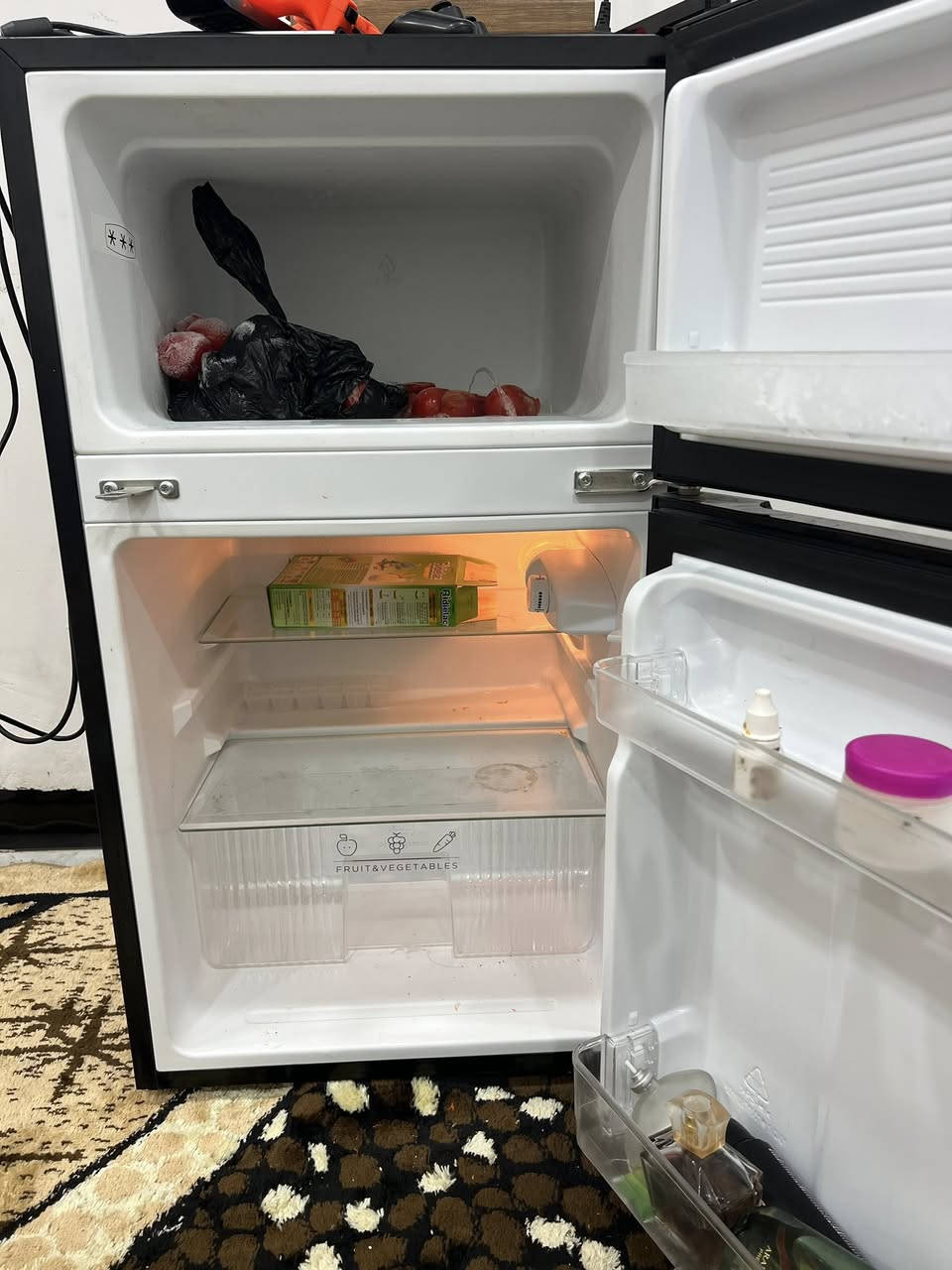 سلام عليكم ثلاجة للبيع6قدم او7ممتكد صالي شهرين اشتريتهة جديدة مستخدمهة قليل ماركت ايفوليا 200وبيهة مجال لشراي وحك جية عنواني زعفرانية واتساب ***********
