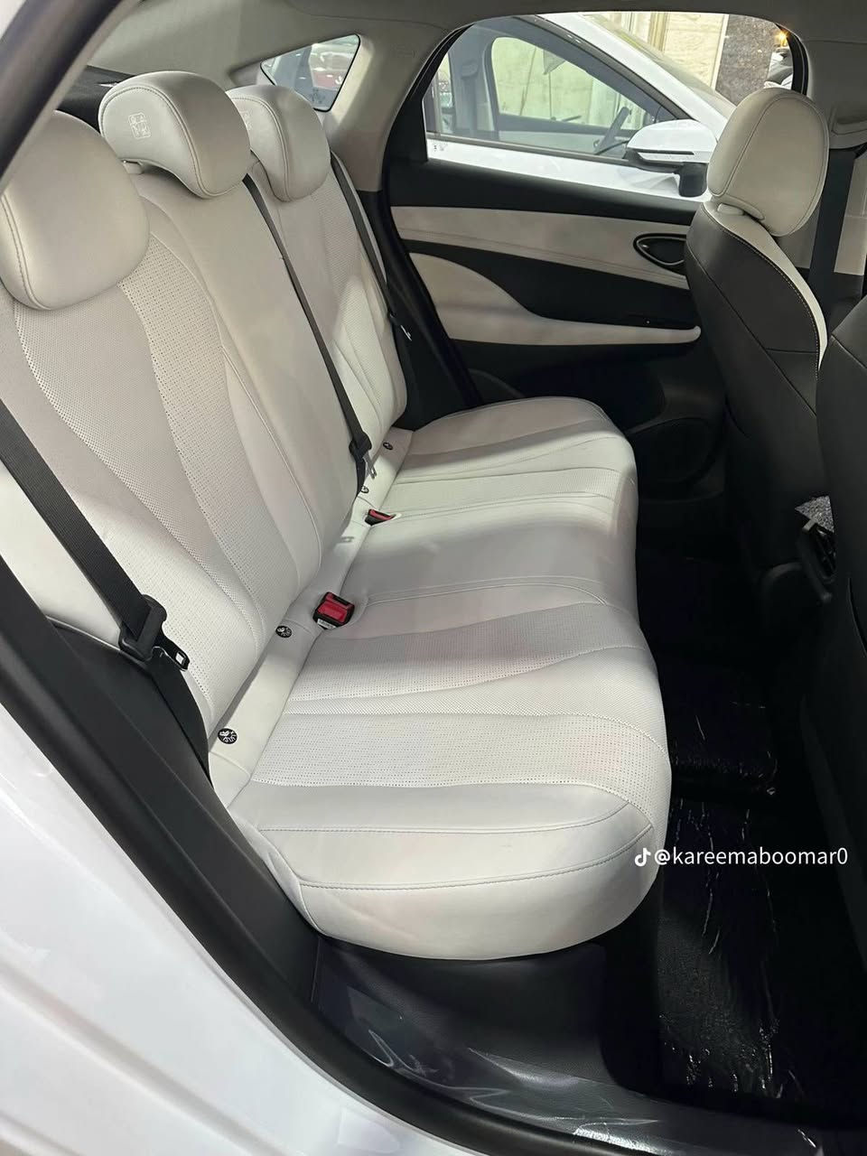 بي واي دي 2025 
مرقم بغداد جديد دولي
المواصفات 
ماشيه ١٢٤٠ كيلو 
مكينة 1500 
شاشة متحركة 
حساس خلفي 
كامرا خلفية 
مثبت سرعة 
كشنات جلد رياضي 
كير ماوس 
اوتو هولد 
لد امامي خلفي 
لايتات زنون 
تشغيل عن بعد 
ويل كب 16 
‎3 انظمة قيادة 
وباقي المواصفات معروفة 
مكاني كربلاء
***********
سعر ١٩.٤٠٠

#بيع.او مراوس
