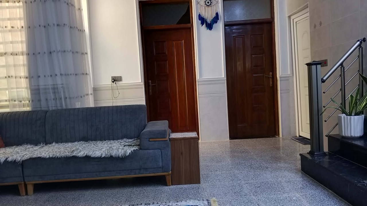 السلام عليكم بيت للبيع بناء ٢٠٢٣ درجة اولى مطلوب اسكان منطقة حي الحوراء شارع ابو الفضل ثالث قطعة عن الركن  ومقابيل ركن يعني من خلالة تشوف الشارع التجاري والساحات بالقرب من المدارس الابتدائي والثانوي عرض الشارع ١٢ متر للتفاصيل اكثر اتصال *********** او ***********
