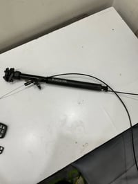 بوري سرج هايدروليكي بل دكمه يتعلا ويتنصه السعر 30 الف جنط كلهم 20 الف ...