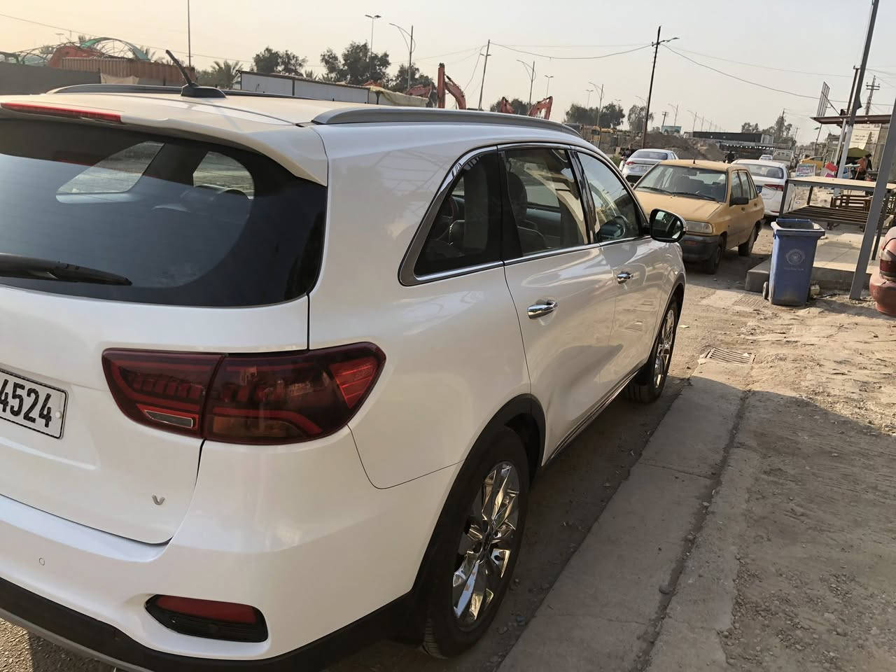 ‎كيا سورنتو خليجي ابيض موديل 19 رقم بغداد
كيا سورنتو لون ابيض خليجي موديل 2019 رقم بغداد انكليزي 
بانوراما 
محرك 3500 

كير 8 نمر

ماشية 82 وقابل للزيادة

بصمة عدد 2

كراسي  كهرباء

جنطة كهرباء

3 قطع تبريد 

7 مقاعد جلد 

محرك كير مكفولات  

سيارة  مال بيت ناعمة وحلوة  وترايهة وين ميعجبك

الاضرار  صبغ الجنطة الخلفية فقط 

السعر 240 $ 

للاستفسار الاتصال على الهاتف *********** او ***********
