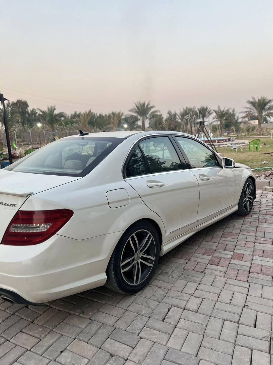 السلام عليكم للبيع او مراوس بأحدث مع الفرق مارسيدس  c300.   4Matic موديل 2012 6سلندر رقم بغداد بأسمي 
حادث امريكا بلتقرير غرق السيارة تعمل وتسير حادث العراق جاملغ ايمن وبنيد ولغد  محرك وكير مكفول  تخم تاير جديد منظومة راديتر ومرواح ومي زيتي جديد  مواصفات معروفة تحويل ثاني يوم السعر 125$  للاتصال واتساب فقط  ***********
