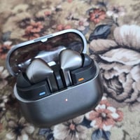 ايربودس 3 برو • سماعات جالكسي • ملحقات