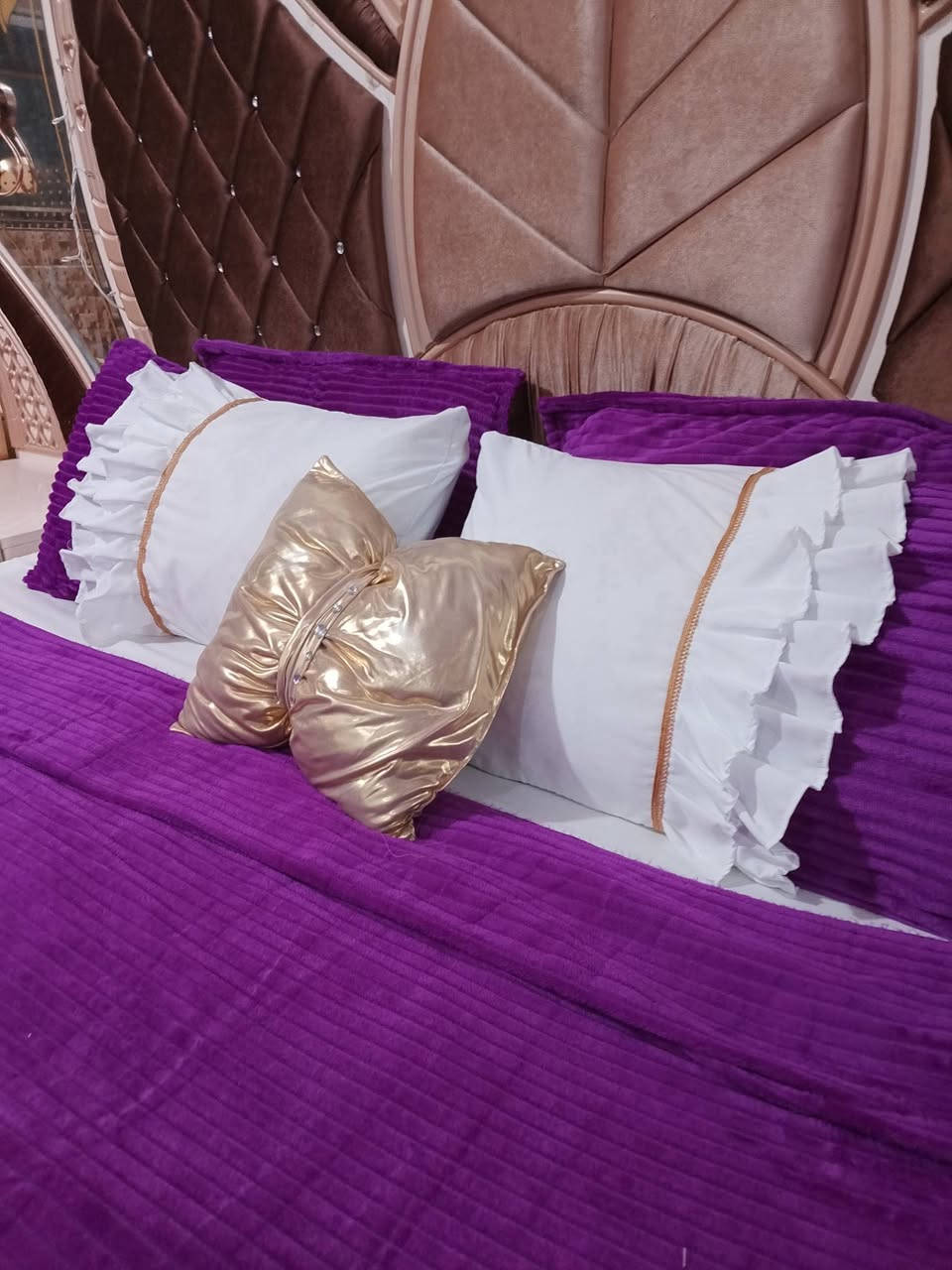 فيونكه للخياطة 
متوفره اخير قطعتين 
سعر الفرشه ٢٥ بدل ٣٠ عليه عرض
تواصل واتساب👇👇👇
‏‪0788 956 8668‬‏
