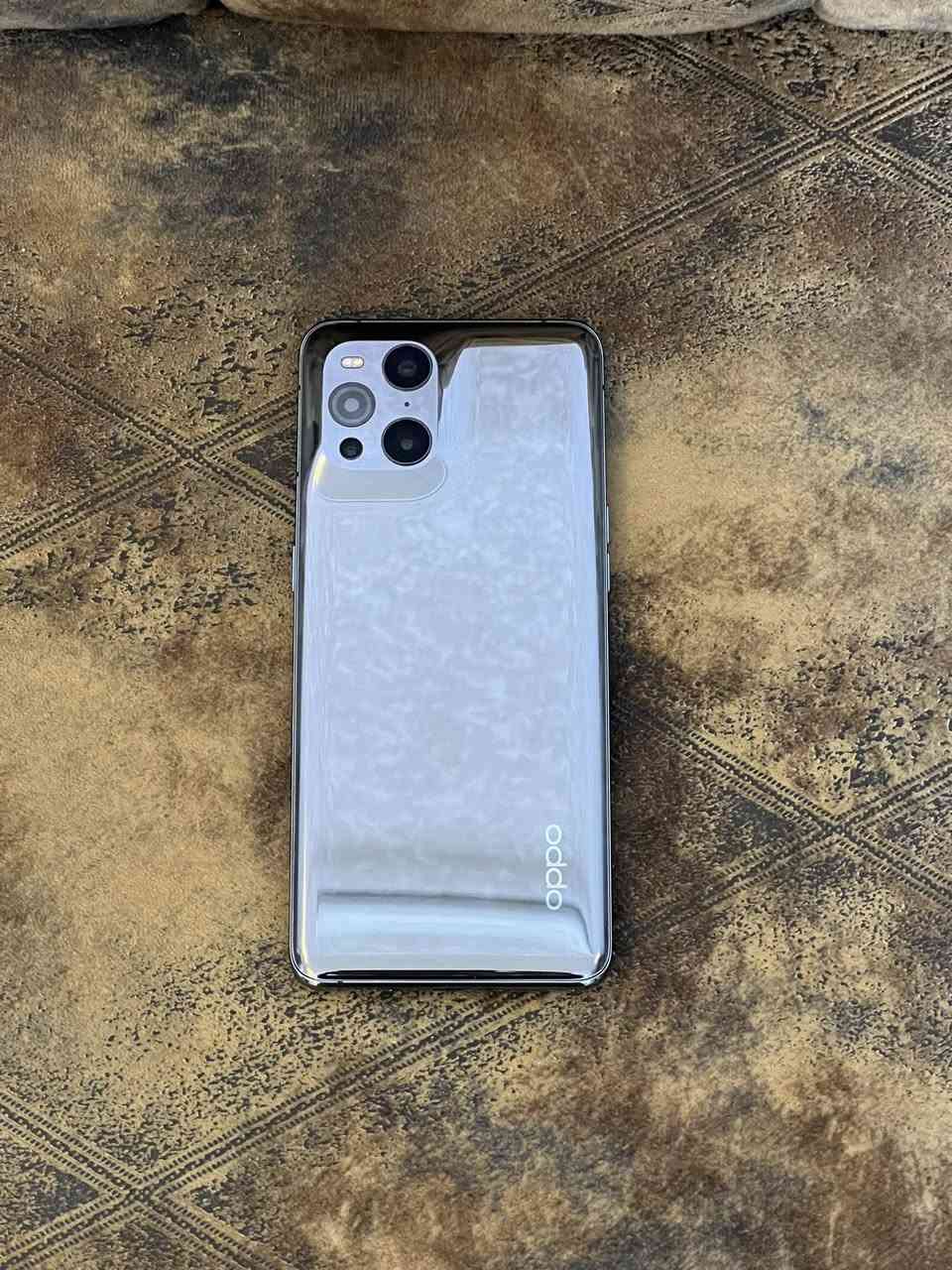 السلام عليكم اوبو فايند اكس 3 برو جهاز فلاكشب مواصفاته معروفة ومكفول من كلشي السعر 225 مكاني بغداد 
***********
ما متوفر اتصال فقط واتس اب
