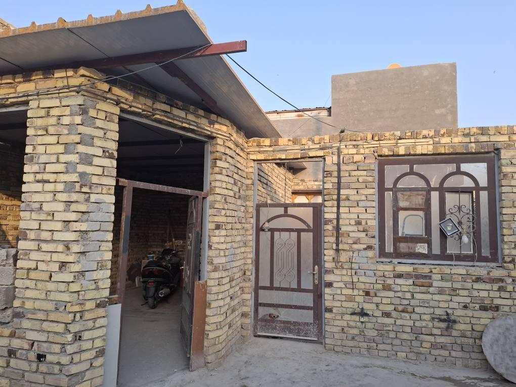 دار للبيع مساحه ٢٢٠متر قريب ع شارع ٨٠ جهه كربلاء 
دار ينباع بس مكاتبه مشمول بتطويب 
سعر ٣٨ مليون بي مجال 
استفسا،ر ***********يوسف حلة, بابل
