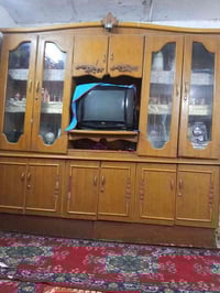 معرض مع التلفزيون شغال للبيع السعر 125 وبيه مجال   للاستفسار الاتصال ع...