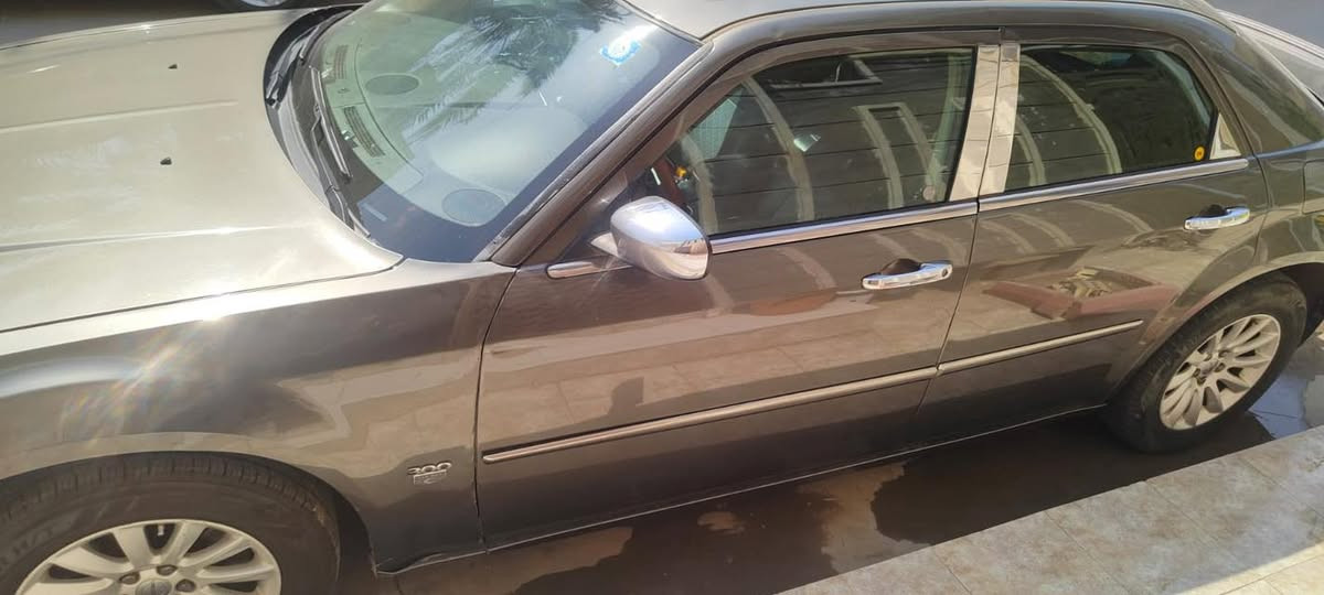 اوباما 2010 تدفئة تبريد محرك 3500 بأسمي سنوية نهاية 2027 حادث مابيها.  بنيد طاير على القمارة ومبدل نفس اللون طعجة بسيطة بالقمارة من البنيد داخل جلد كرسي كهرباء مكانهي بغداد الحرية ‭0790 264 8644‬
