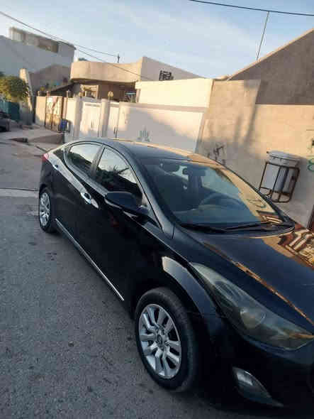 السلام عليكم سيارةللبيع هيونداي النترا موديل 2012، بحالة ممتازة جداً ومواصفات خليجية.📋 المحرك: 1800cc (أكبر وأقوى من المعتاد) لون: أسود•ناقل الحركة (الجير): أوتوماتيك•حالة البودي (الهيكل): بدون صبغ (مكفولة وعلى الفحص)ماشي  (286كم) المواصفات:محرك 1.8L GDI لأداء قوي وعزم ممتاز.•جنوط ألمنيوم.•مقابض أبواب كروم.•تحكم ستيرن ،وشاشة (عجلة القيادة).•نظام ABS لمنع انغلاق المكابح.• ملاحظات:السيارة نظيفة جداً من الداخل والخارج ومصانة بشكل جيد.•جاهزة للاستخدام ولا تحتاج لأي مصاريف.•السنوية والهزة والفحص كلها جديدة.•💰 السعر:السعر المطلوب: 115 ورقة (11,500 دولار) وبه مجال .•📞 للتواصل والمعاينة:المكان: السليمانية - جمجمال•رقم الهاتف: [***********]
