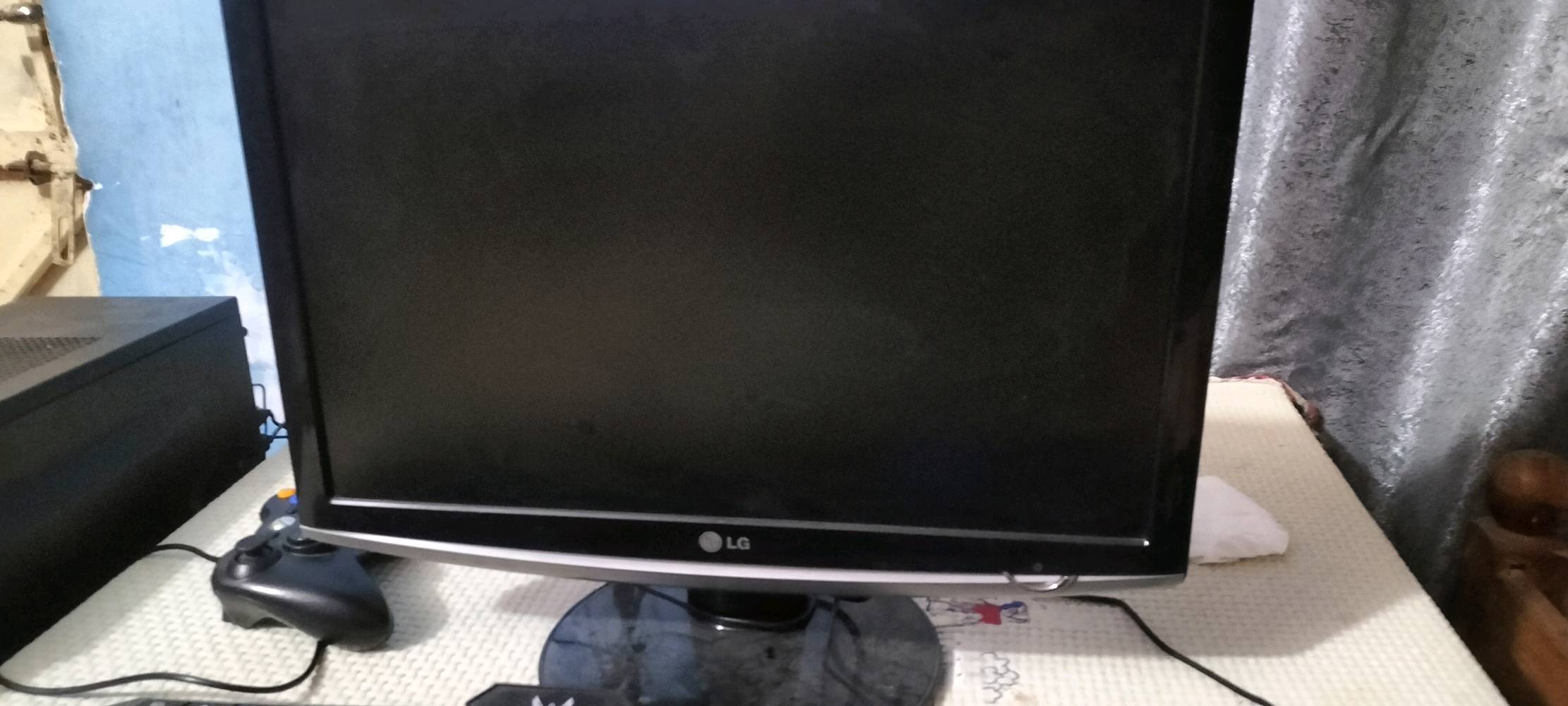 السلام عليكم شباب شاشة LG حجم 19 الهرتزيه 75 الوانها فول المنافذ فقط VGA يجي وياها واير VGA و واير البور سعر 25 الف بدون توصيل مكاني بغداد البلديات شارع المرور رقمي *********** اذا تريد توصيل اشوفلك شركه مال توصيل وادزها الك