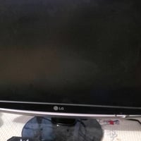 شباب شاشة LG حجم 19 الهرتزيه 75 الوانها فول المنافذ فقط VGA يجي وياها ...