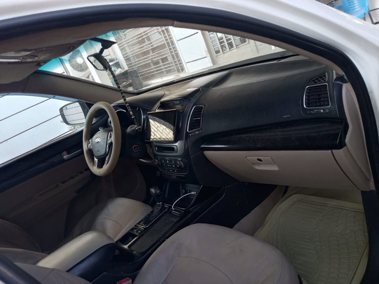 كيا سورنتو 2013  خليجي 7 راكب بيهة صبغ موضح بل سونر وبيهة نواقص بسيطة محرك 4سلندر دوش 2400 مفتوح السعر 118$ مكان السيارة العبيدي بغداد 
***********
