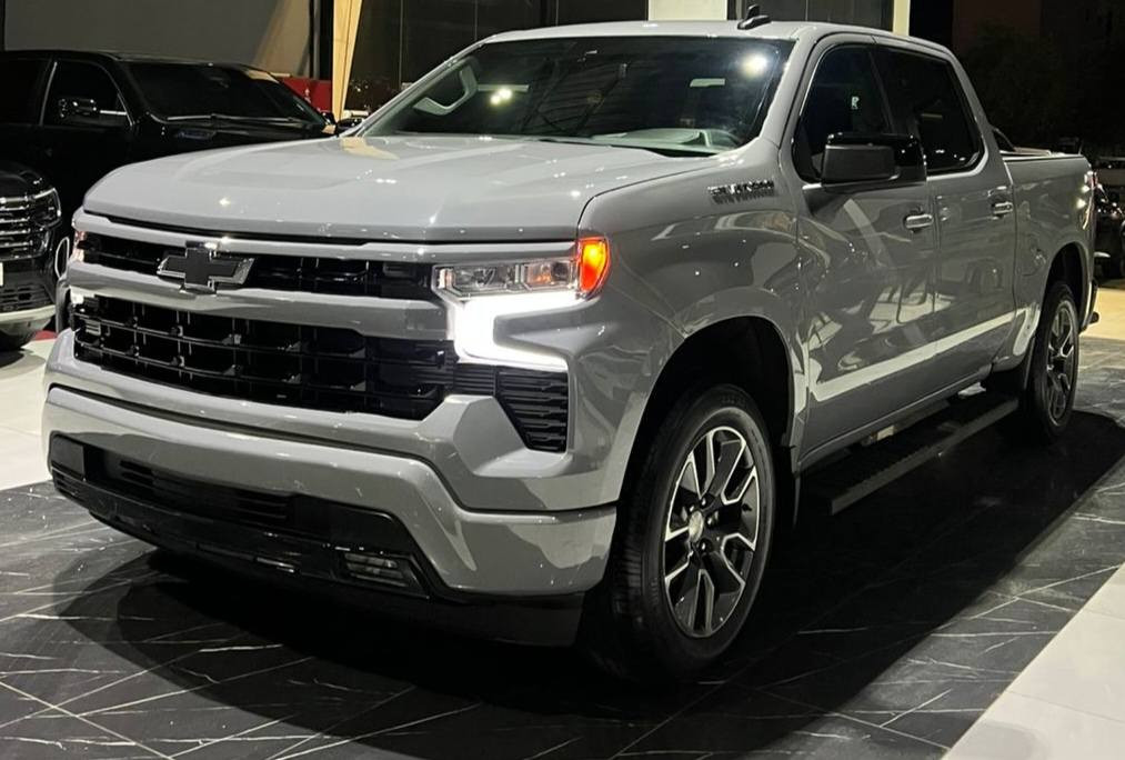 Chevrolet Silverado 2024 LT
   V8 - 5.3L - 4x2

_ موديل : 2024 ي مواصفات LT
_ لون : سمنتي
_گير طرح 
- بصمە و شغال
_  محرك: 5300  , 8 سلندر 
_ ماشيه : 57 ألف 
- شاشە كبير و کامیرا
_گيج الكتروني 
- لایت لید
- کوشین کهربائي
- کوشینات هیتر
- سوکان هیتر
- رادار
- باب طویل بودی قصیر ( مرغوب )
- ویل : 20

_ ضرر :
- 1 قطعە صبغ

_العنوان : أربیل شارع ١٠٠م شارع المعارض/                        اسم الشركة : ريبوار سالار صالح 

  0750 410 9494
  0775 914 9562 أربيل, العراق
