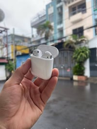 شباب اذا تريد باله امريكي ابل  Air pods عندي جيل اول نظافتها 99/ اصلية...