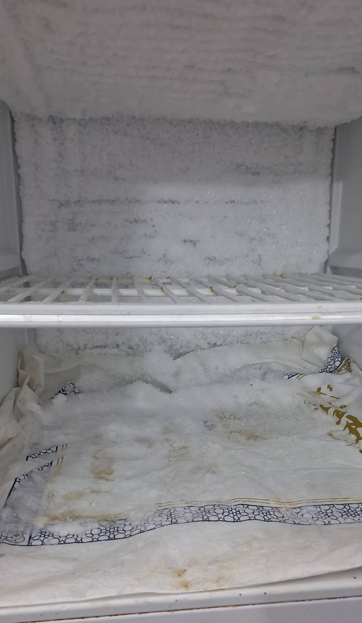 السلام عليكم ثلاجه جديده ونظيف جدآ السعر١٢٥ مكانه النجف***********
