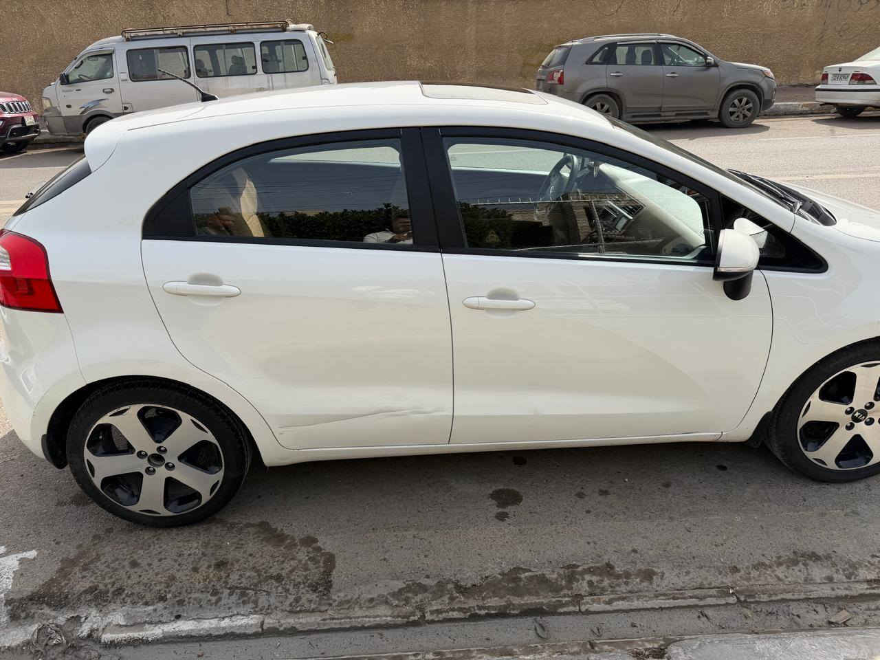 السلام عليكم 
كيا ريو هاك باك 
موديل  2014 
رقم سليمانيه 
ماشيه 85 
مري شفط و فتحه من فوك 
السعر  105 بيها مجال 
رقم صاحب السياره  للاستفسار  ***********
مكلف بنشر
