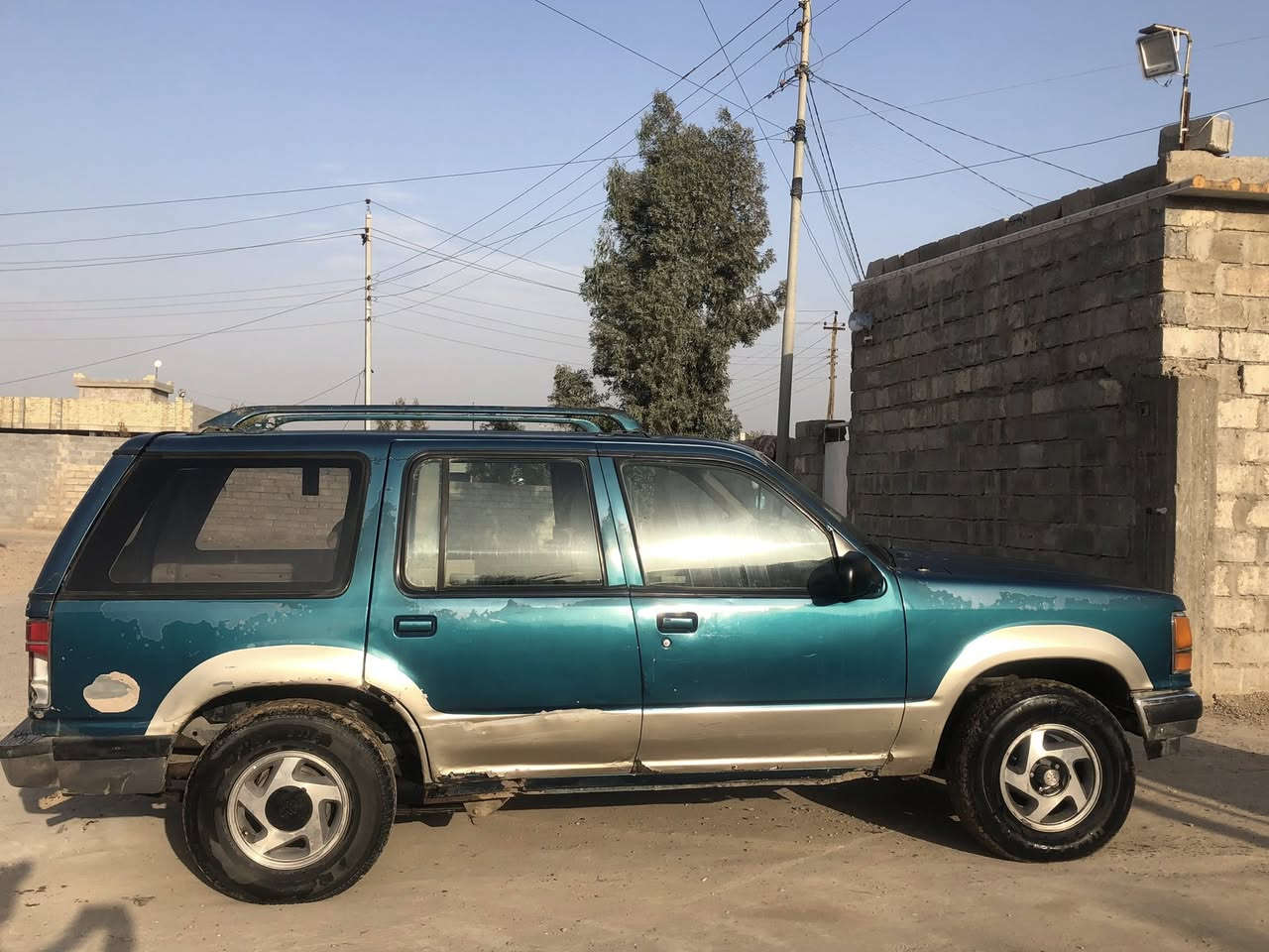 السلام عليكم فورد موديل 92 
رقم كربلاء الماني سنويه لحد 28 يلا تصقط  

مكينه وكير بطه 2500 (السعر30) وبيه مجال 

مكان السياره(فلوجه) ***********
