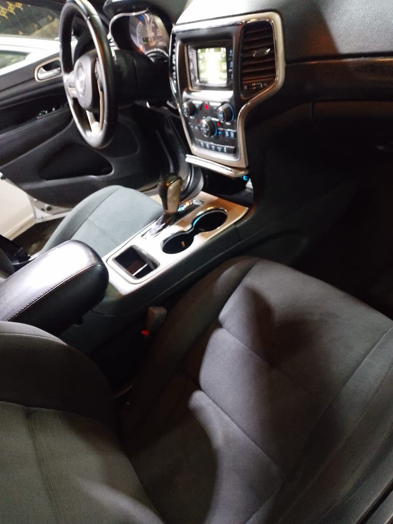 سلام عليكم جيب لاريدو موديل 2017 بدون صبغ وبدون ضربه سياره جديدة حلوة مال بيت وسنوية باسمي السعر 235 وبي مجال***********
