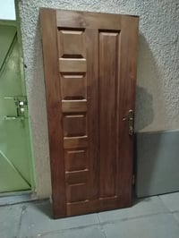 باب مستعمله نضافه١٠٠/١٠٠ السعر٧٥ الارتفاع ١٨٦ العرض٨٦ 07774789460