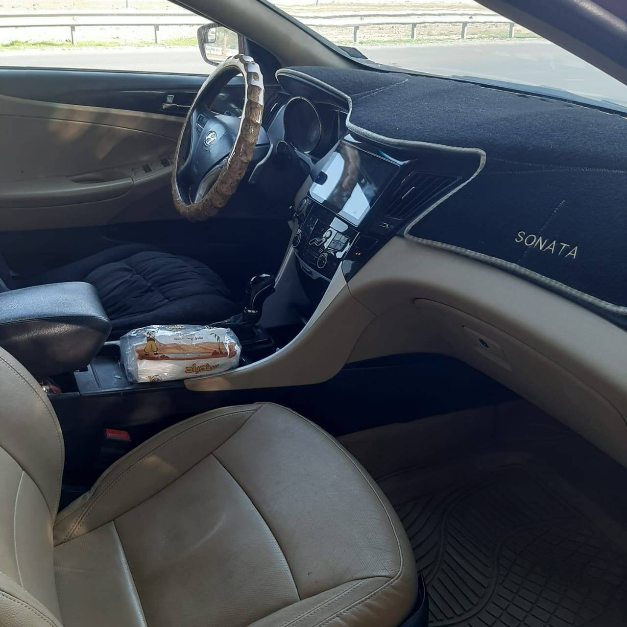 هونداي سوناتا موديل 2013 وارد امريكي  رقم ديالى ظررها بنيد مبدل بدون دواخل باقي  السياره ليبل واحد وصار بيها صبغ وكلير مكانات اقل من الحزام بدون فتح او تبديل السياره لمتد فول مواصفات 1/1 بصمه وسلايد تبريد قطعتين كشنات جلد والسائق كهرباء تحكمات وشفتات استيرن وبعد بيها مواصفات المحرك والكير كفاله عامه تبريد ثلج غرفتها جديده مكانها بغداد الكريعات السعر 98 ورقه للاتصال *********** او ***********
