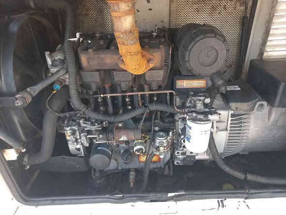 مولد لستر بتر ٣ سلندر
١٤ كيفي ٣ فيز  كاتم 
نظام اتو تشغيل واطفاء ذاتي
الانبار /الفلوجه ***********
