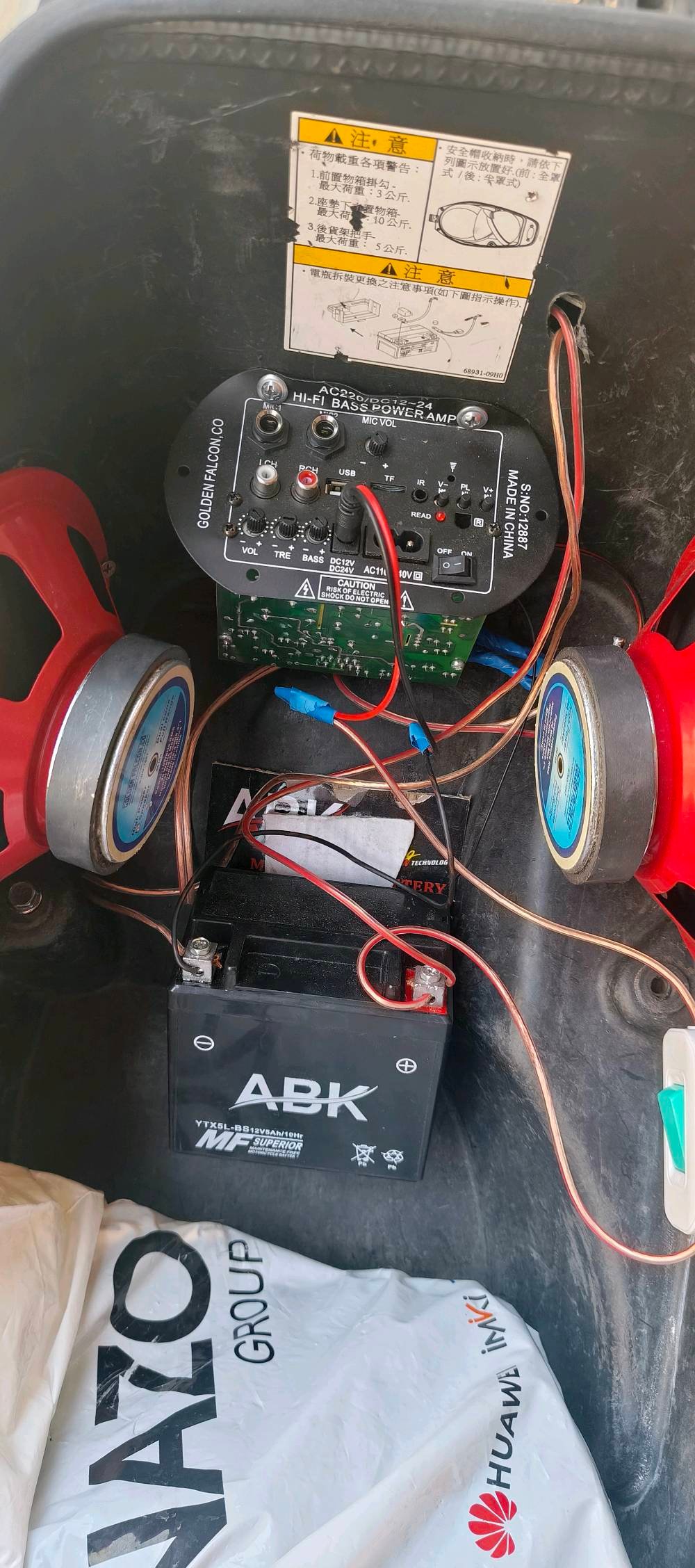 دراجه سزوكي 140 خير من الله سلف وهندر داخله نضام صوت بس خريطه تعبانه يكطع الصوت يعني تتبدل  بطاريه اضافيه بك لايت شغال امامي وخلفي  ورح انطيك مري بعدني مشاده عل دراجه.. الدراجه امانة الله صدك تخبل اذا تريد تبدل كلجات كلجاته مموجوده لازم كلجات ادرس نفس الشي صالنصه اذا ردت تحور بالشعله  .. رح انطيك غراض جنت مشتريه احتياط للدراجه..  