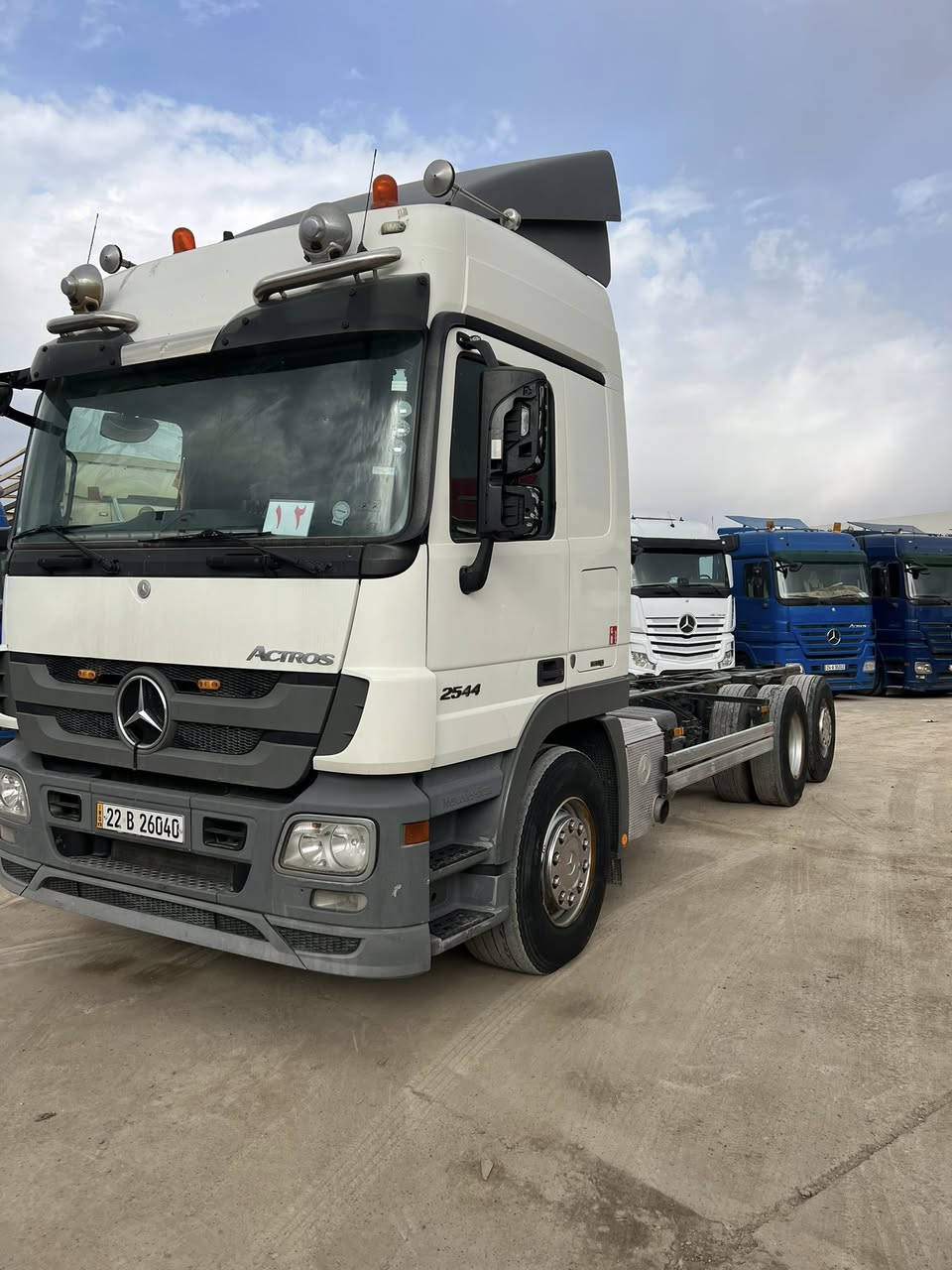 السلام وعليكم اقرأ تفاصيل واتصل ↙️✅
اكتروس موديل 2012 حجم 25.44 مواصفات هاف تبريد ثلاجه 
دبل مناميه شاصي جامبو رقم وسنويه جديده هزه وفحص جديده سياره حلوه و نظيفه رقم الهاتف قحطان معرض 
*********** كورك *********** اسيا 
معرض ابو قحطان واولاده العنوان موصل برطله سهل نينوى 
✅✈️
