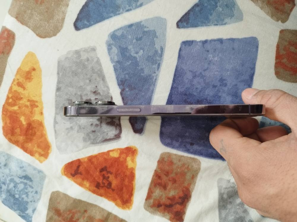 للبيع ايفون 14 برو ماكس ذاكره 256 اللون بنفسجي 
بطاريه 87٪ الجهاز كلش جديد بس ضهره مكسور 
للاستفسار *********** بغداد, العراق
