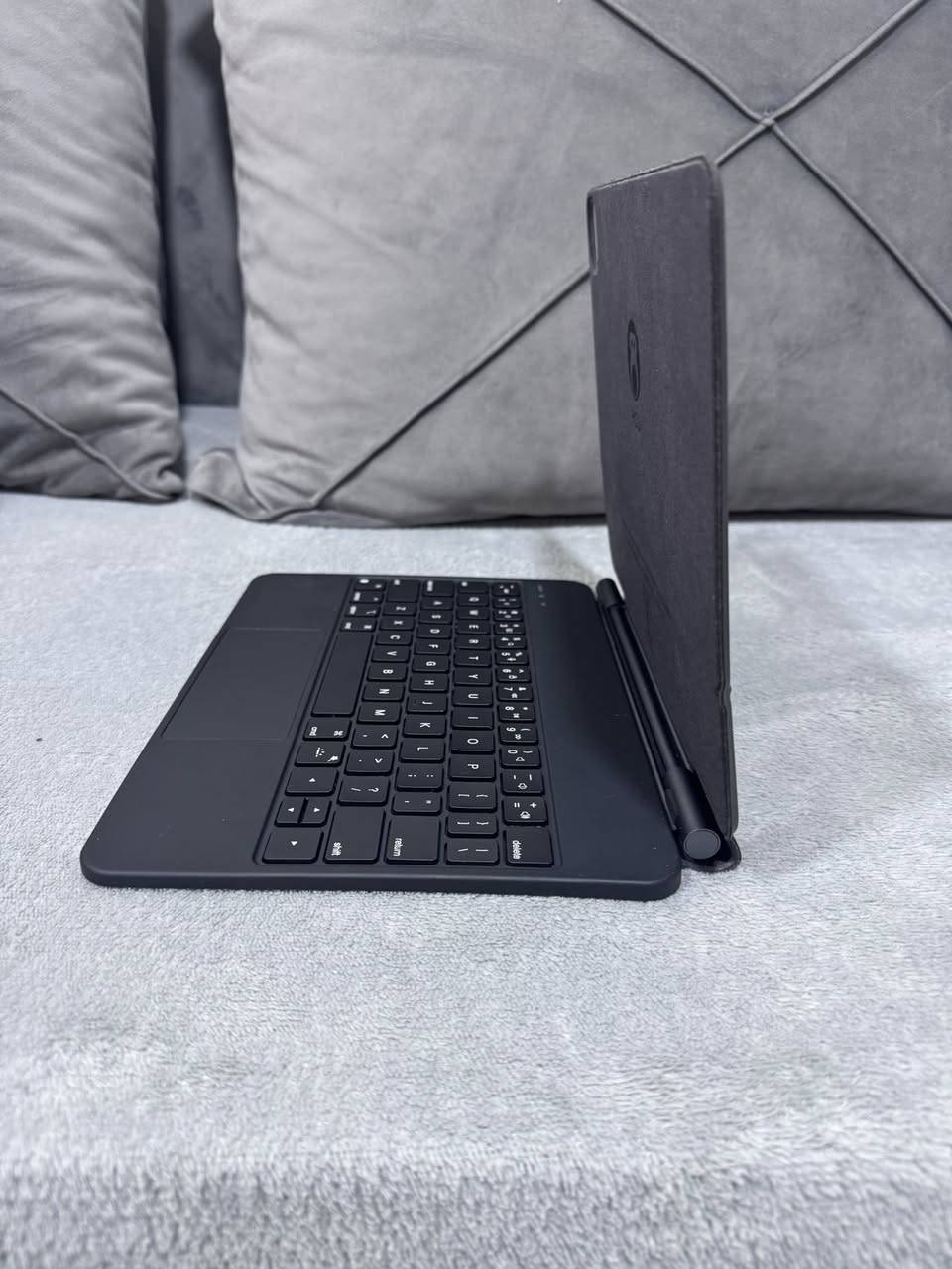 Magic Keyboard 11 inch (HOU MF 11)
Magic Keyboard 11 inch (HOU MF 11)
ماجيك كيبورد ١١ انش نوعيه ممتازه شوف كم ثمنه ع موقع ايبيه وانا حاطلك كم ثمنه بالموقع موضح بالصور ٩٠ دينار يعني رح اوفر عليك النص ورح اوضحلك شو بدعم ايبادات 
: آيبادات قياس ١١ انش مثل آيباد اير m2 و ايباد اير الجيل الخامس … نوعيه ممتازة وأداء رائع للبيع فقط ب ٥٥ شامل التوصيل لاي مكان


**إذا كنت صاحب هذا الإعلان وتريد حذفه لأي سبب، رجاءا أرسل رسالة إلى الدعم الفني**