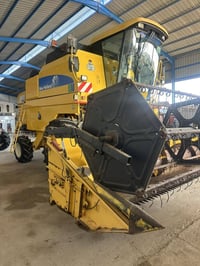 حاصده نيوهولند  موديل 2005 دبل درام5 بلم هيدرو طبله 17 سنويه ورقم اربي...