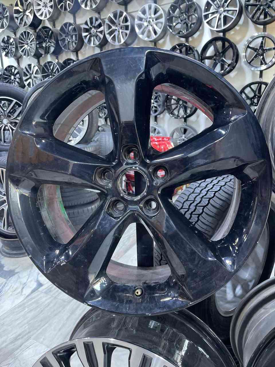 السلام عليكم ويلات اصليه حجم 20
جيب
متوفر
احمد ورمزي مجمع المشن
***********
