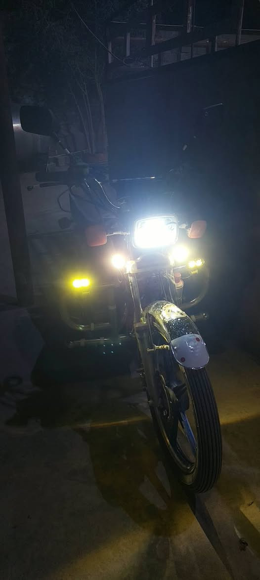 السلام عليكم نامه برو موديل 20 
5گير موطور كامل ونضيف  
بيع مابيع شعندك مراوس نزل...


**إذا كنت صاحب هذا الإعلان وتريد حذفه لأي سبب، رجاءا أرسل رسالة إلى الدعم الفني**