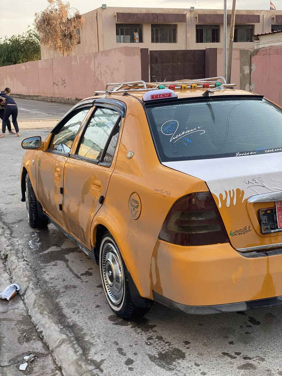 السلام عليكم
سي كي للبيع فقط
موديل 11
رقم بغداد مشروع وطني
مكينه كورله شرط
كير شرط
بدون ضرر
شرط الوكاله والتحويل
كاربون مابيها بيدك تسجللها
طخم شرط شواصي جدد
طخم تاير جديد باتري جديد 
***********
***********
مكان موصل حي التحرير 
السعر 33 وبيها مجال بسيط
